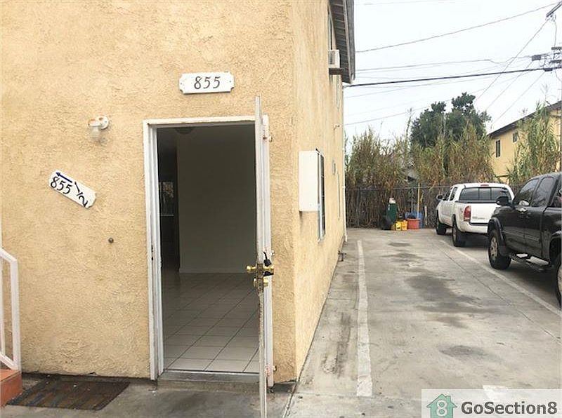 1st image of 855 W 80th St
