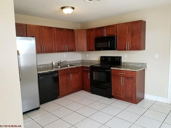 4th image of 8120 SW 7th Ct