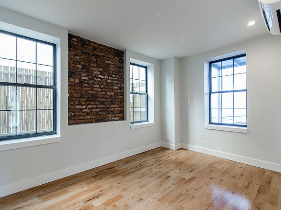 5th image of 72 Willoughby St #4HH