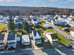 347 W White St, Summit Hill, PA 18250