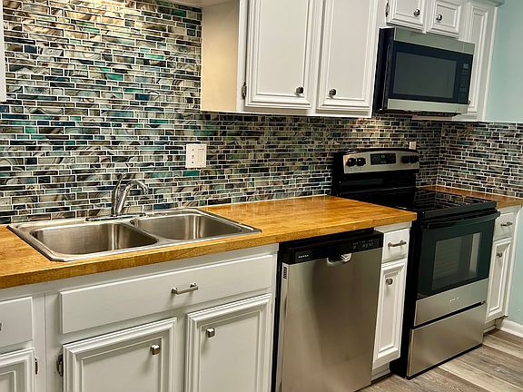 2nd image of 711 7th St #5