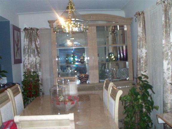 3rd image of 261 E Manhattan Blvd