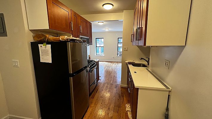 1st image of 425 W 45th St APT 5FW