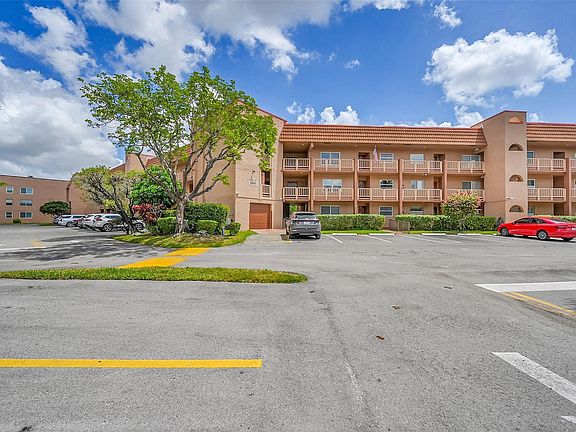 3rd image of 9841 Sunrise Lakes Boulevard #105
