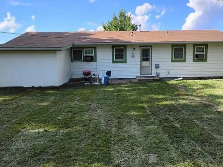 609 E Garfield St — Photo 2