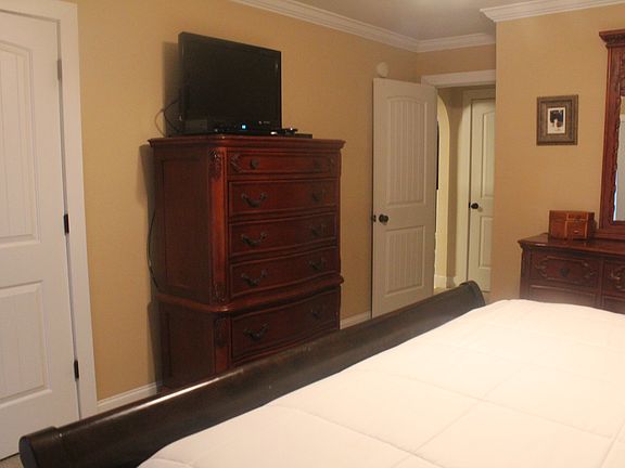 4th image of 5894 N Winwood Dr