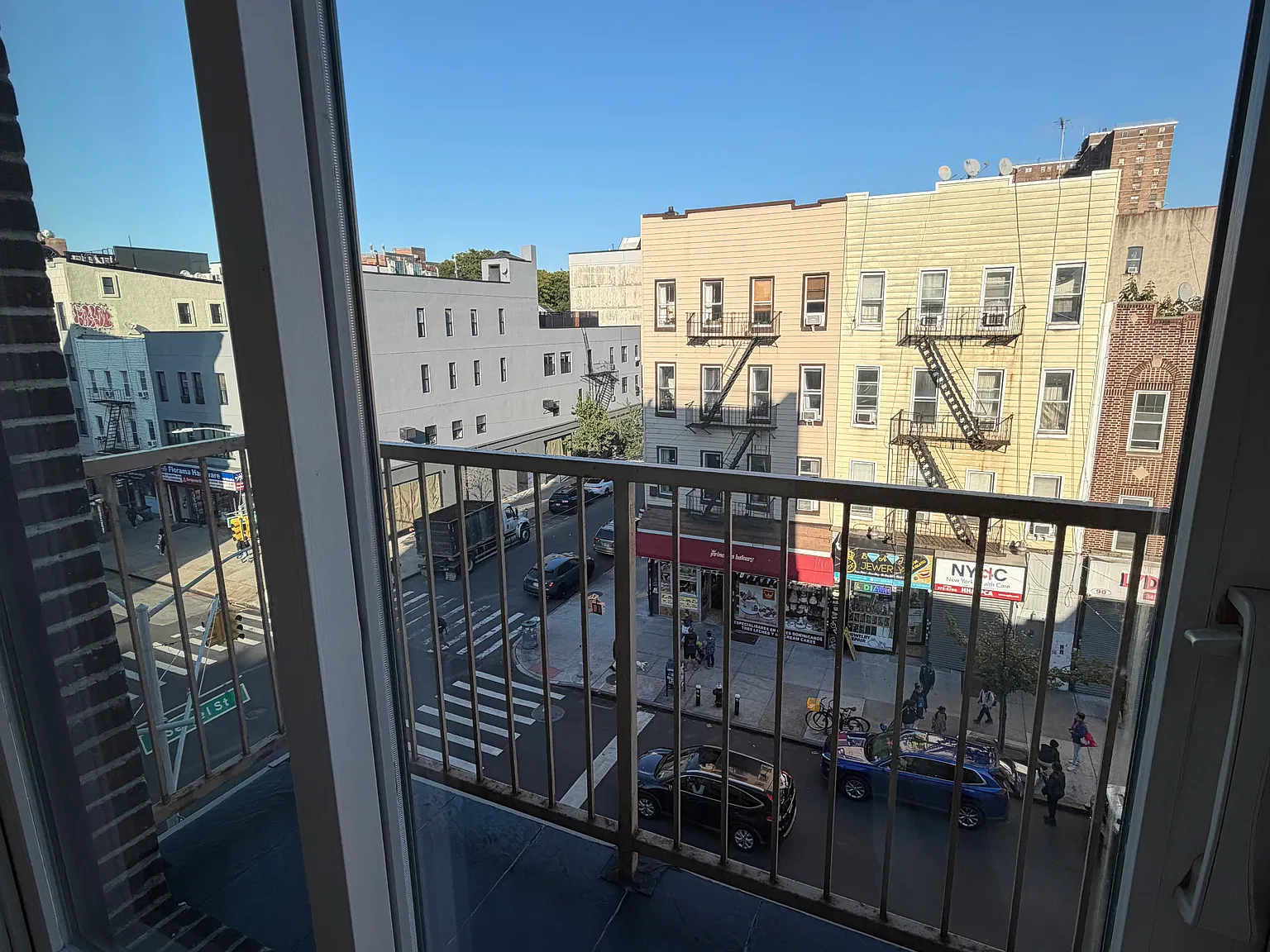 91 Graham Avenue — Photo 3