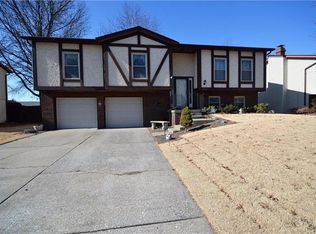 317 El Paso Dr, Belleville, IL 62221