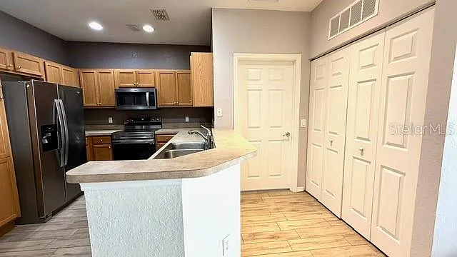 2604 Grand Central Pkwy #10 — Photo 10