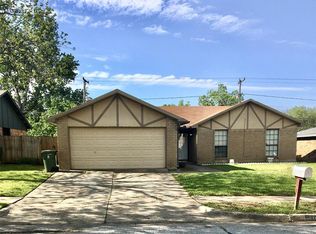 7010 Forestview Dr, Arlington, TX 76016