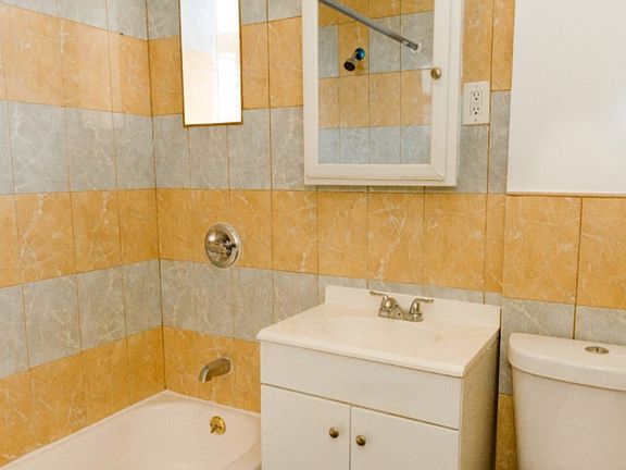 4th image of 36-16 30th St #4