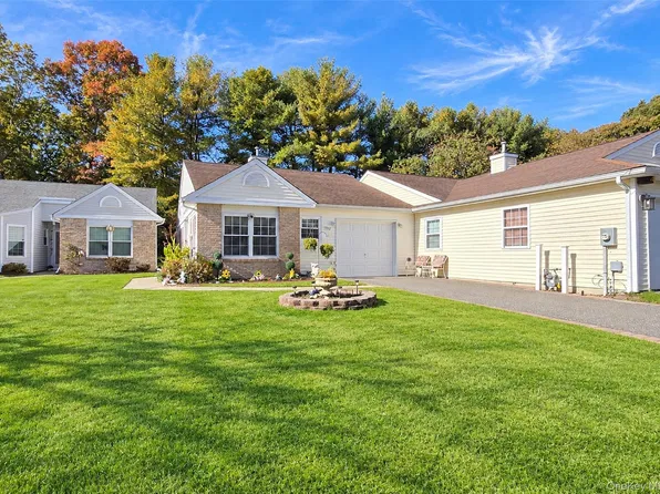 12 Pheasant Trail, Coram, NY 11727