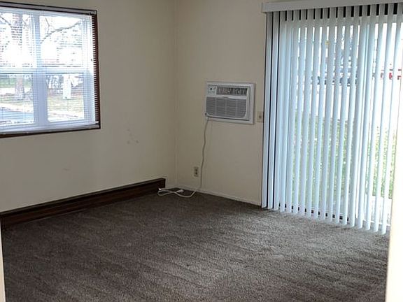 3rd image of 1325 Laramie Ln #4