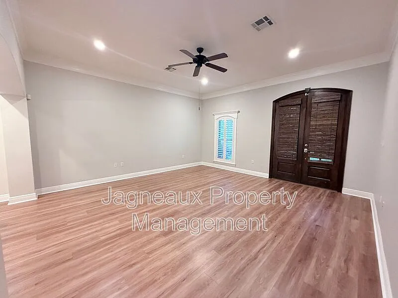 3 bed, 2.0 bath, 1563 sqft, $2,500 — Photo 3