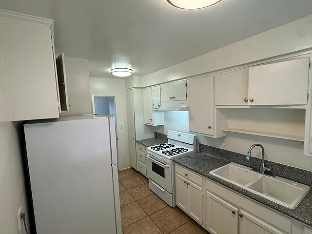 1727 N Garfield Pl #7 — Photo 7