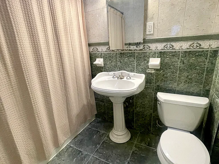 22-26 36th St #2F — Photo 6