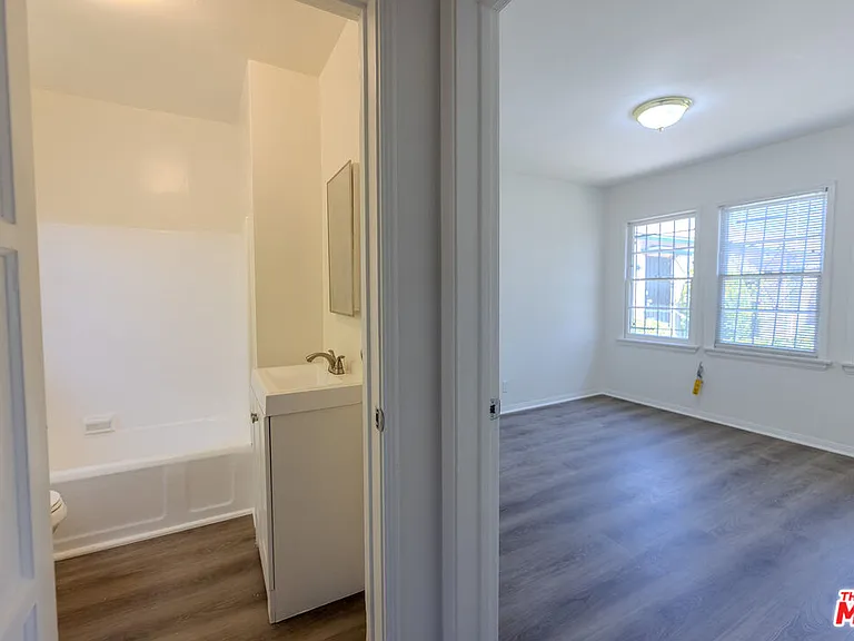 1940 S Robertson Blvd #10 — Photo 8