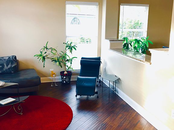 3rd image of 895 Crestridge Cir