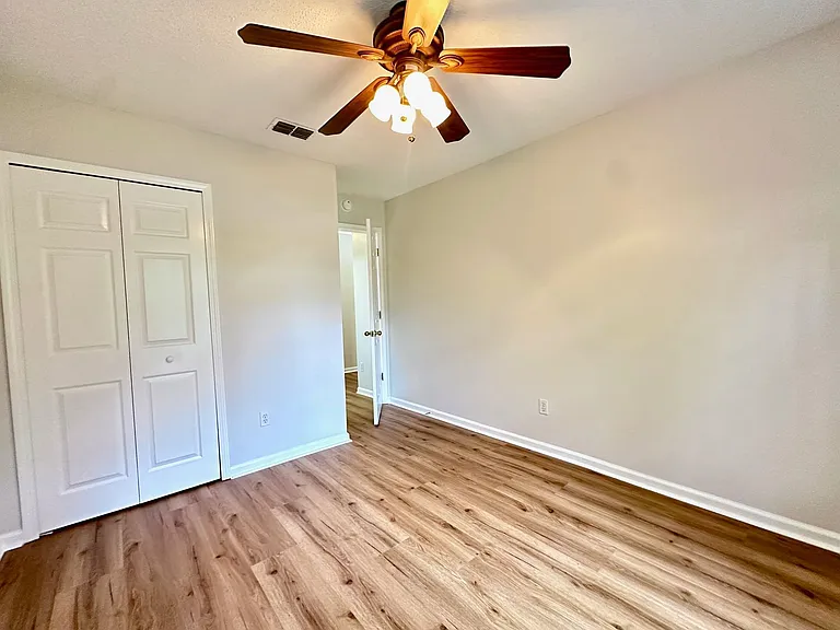1803 Canterbury Ln — Photo 22