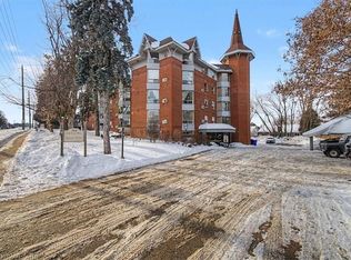 384 Erb St W #304, Waterloo, ON N2L1W6