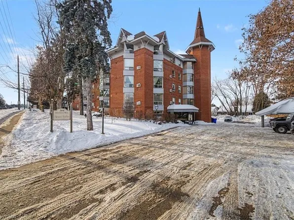 384 Erb St W #304, Waterloo, ON N2L 1W6