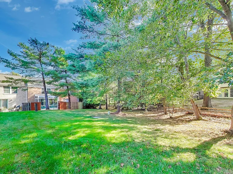 8932 Barrowgate Ct — Photo 23