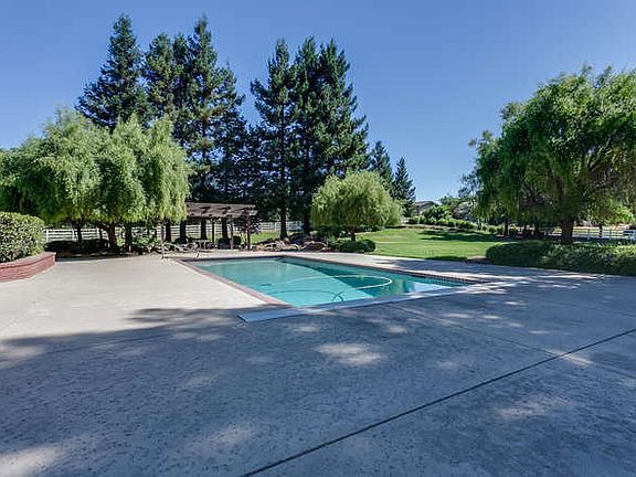 3rd image of 8572 River Oaks Dr