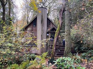 6320 NE Tara Ln, Bainbridge Island, WA 98110