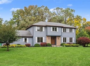 7668 Creekwood Ln, Victor, NY 14564
