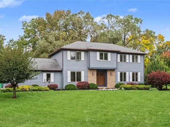 7668 Creekwood Ln, Victor, NY 14564