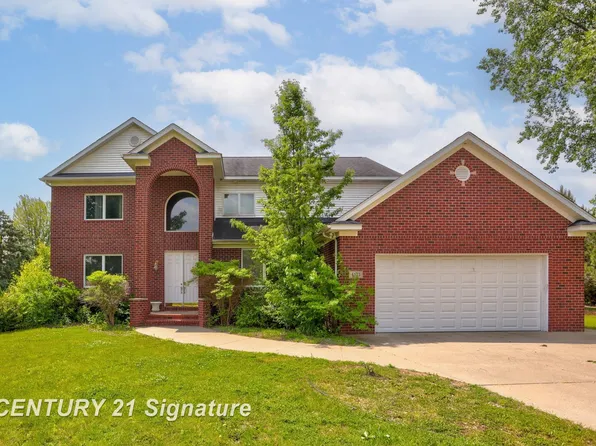 4171 Carmel Dr, Saginaw, MI 48603