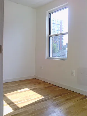 Rented by Evergreen Apartments BK | media 7