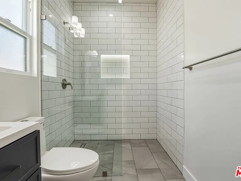 2912 Frances Ave — Photo 27