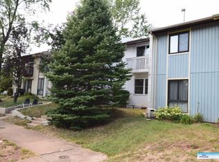 17 Carousel Ct, Sterling, VA 20164