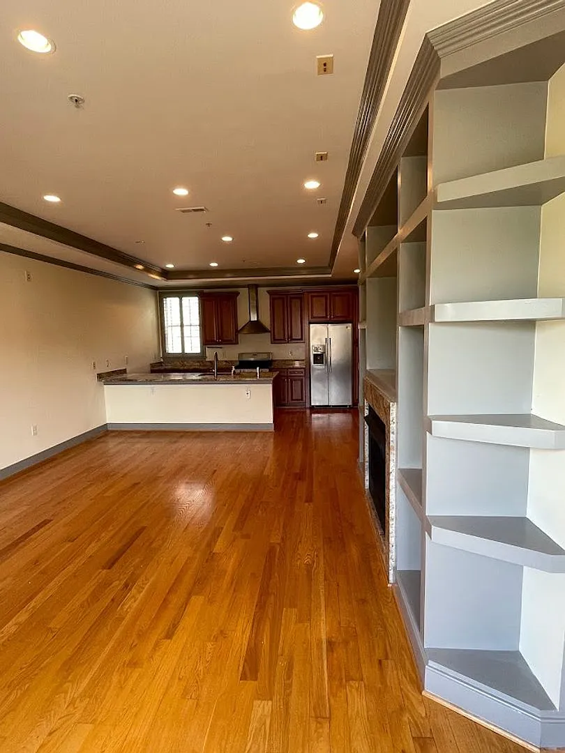 Building Photo - 1322 Kenyon St NW #4