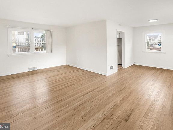 3rd image of 1109 High St