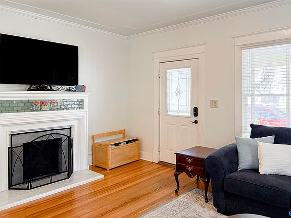 5th image of 1015 Grant St SE