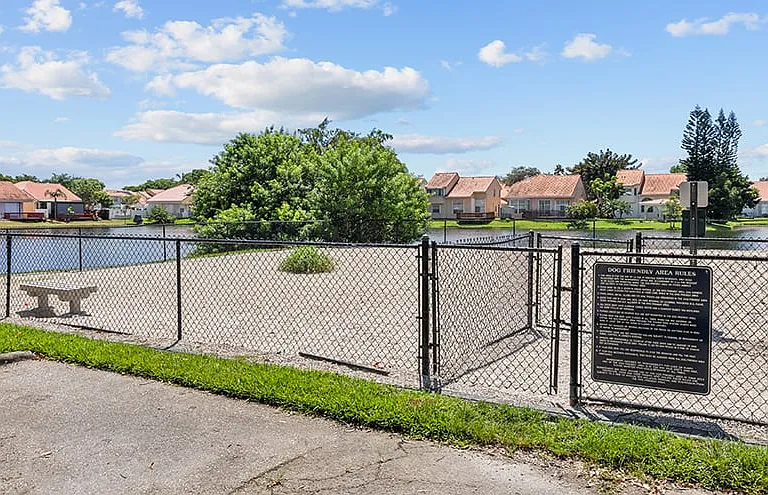 La Vue at Emerald Pointe — Photo 11