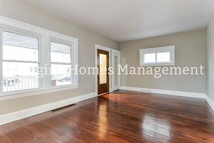 1525 Westwood Ave — Photo 3