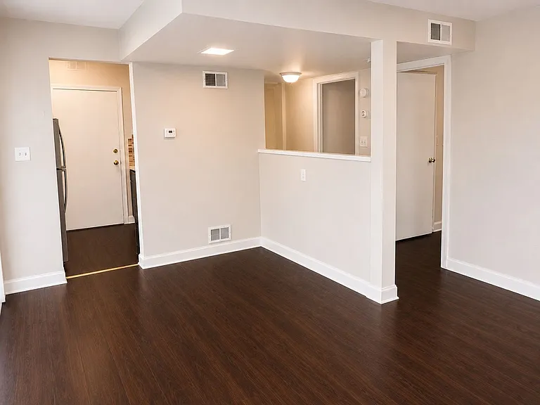 5747 Holden St — Photo 5