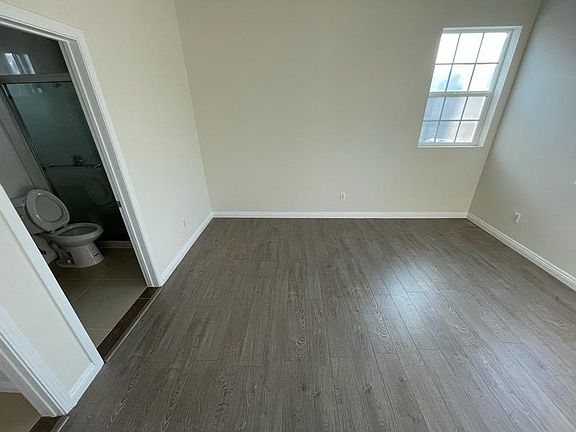 4th image of 1120 S Pine St