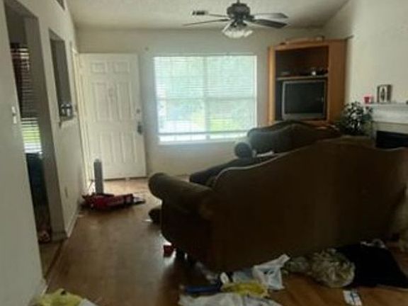 3rd image of 106 Huckleberry Ct