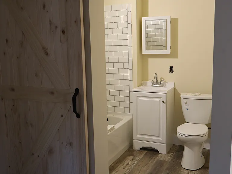 BATHROOM 1