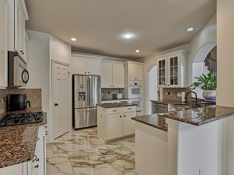 18 Wyckham Cir — Photo 12