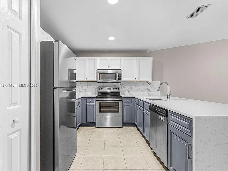 2412 Millie Ave S #2412 — Photo 7