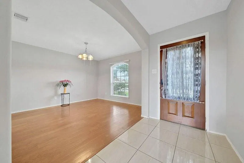 3 bed, 2.5 bath, 2182 sqft, $2,200 — Photo 3