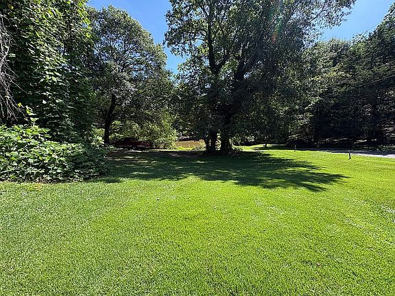 5th image of 223 Lakeview Dr