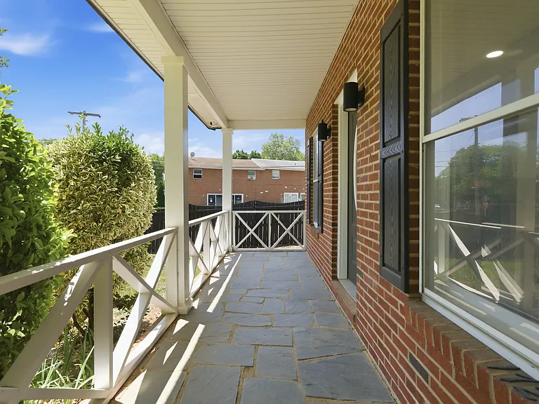 1725 Henry Ave #101 — Photo 17