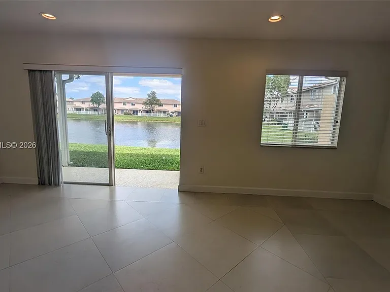 5910 Royal Way #---- — Photo 16