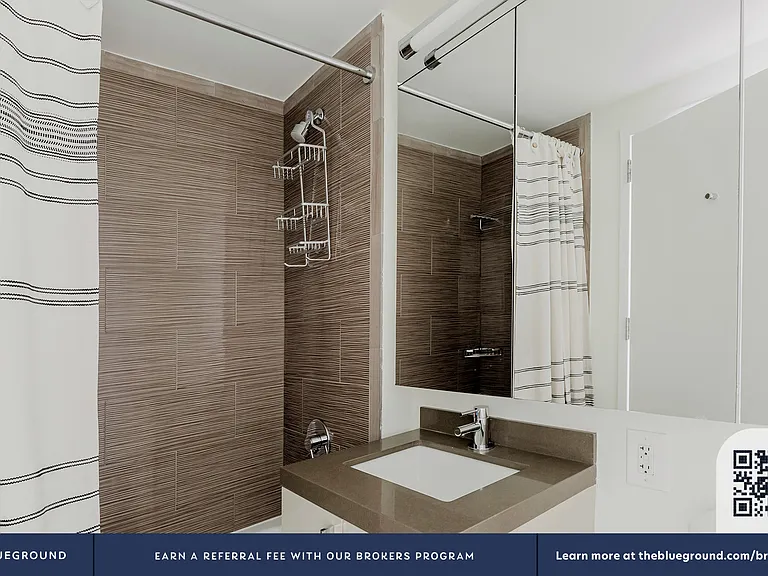 450 W 42nd St #36J — Photo 14